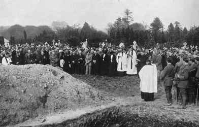 De begrafenis van enkele slachtoffers van de Lusitania in Queenstown, 1915