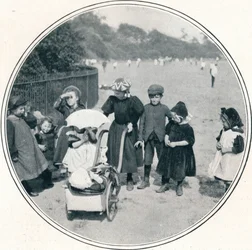 De kleine moeder, Regents Park, Londen, ca. 1900-1901
