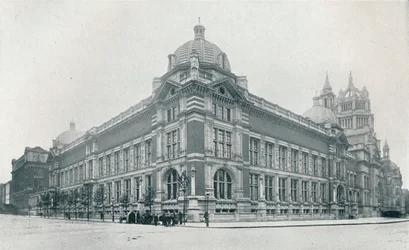 Het nieuwe Victoria en Albert Museum geopend op 26 juni 1909, ca. 1909