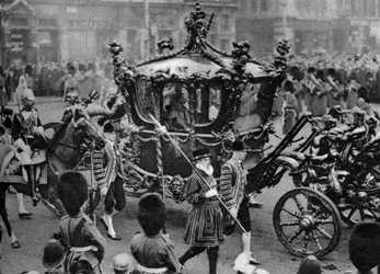 De koninklijke koets op weg naar de opening van het parlement, Londen, 1926-1927