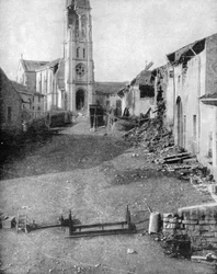 De ruïnes van een dorp in Lotharingen, Eerste Wereldoorlog, 1915
