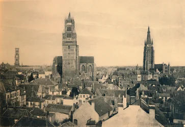 De drie torens de Belfort, de kathedraal en Onze-Lieve-Vrouwekerk, ca. 1910