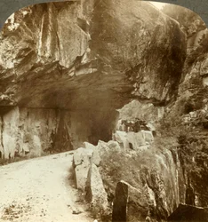 De prachtige Bratlandsdal-weg, door bergwanden van massief gesteente geblazen, Noorwegen, c1905