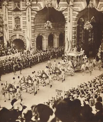 Door de Admiralty Arch, 12 mei 1937