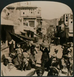 Echt Oosters - een straat in de oude stad Ajmere, India, 1907