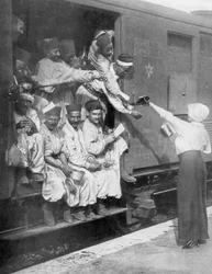 Turkse scherpschutters op weg naar het front per trein, 1914