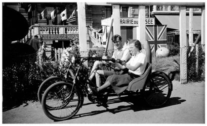 Tweepersoons driewieler, Zeebrugge, België, 1936