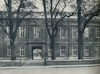 Bovenbouw, kijkend door naar de schooltuin, 1926