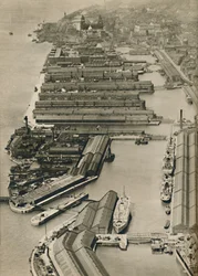 Schepen varen van Liverpool naar havens over de hele wereld, vanaf de Rivier Mersey, 1936