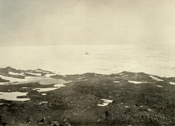 Uitzicht vanaf High Hill...Het schip in losse pak, c1908, 1909