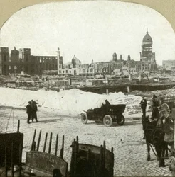 Uitzicht vanaf het distributiestation van de Moulder School, met tonnen meel op de stoep, 1906
