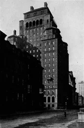 Uitzicht naar het zuiden op Madison Avenue van het Fraternity Clubs-gebouw, New York City, 1924