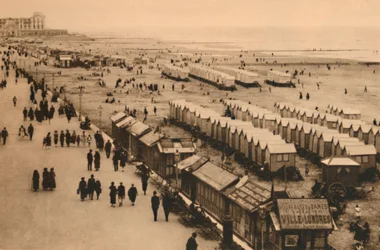 Uitzicht op de Esplanade richting het Palace Hotel en Cabins, ca. 1928