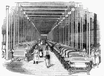 Weefschuur uitgerust met rijen machinale weefgetouwen aangedreven door riem en as, c1840