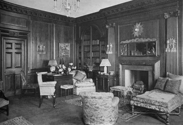 Houtsnijwerk uit een oude Engelse kamer in de bibliotheek, huis van Miss Anne Morgan, New York City, 1924
