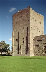 Buitenaanzicht van de keep, Portchester Castle, Hampshire, gebouwd c.1160-72