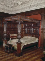 Hemelbed van gesneden eikenhout, 16e-17e eeuw