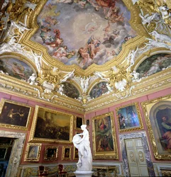 Interieur van Sala di Giove (Jupiter Kamer) met schilderijen van Pietro da Cortona, Palazzo Pitti, Florence, Italië
