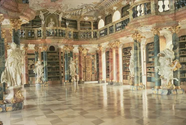 Interieur van de bibliotheek, voltooid in 1744