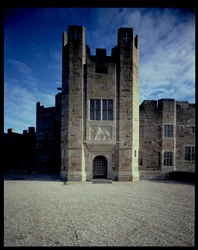 Hoofdingang van Castle Drogo, ontworpen door Sir Edwin Lutyens (1869-1944) 1910-30