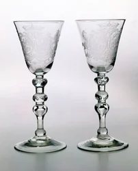 Newcastle licht baluster wijnglas met Nederlandse wapengravure, 18e eeuw