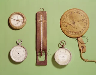 Scotts kompas, thermometer, zonnewijzer, barometer en hoogtemeter gebruikt op de Antarctische expeditie, 1910-12