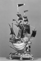 De Burghley Nef, nautilusschelp gemonteerd in zilver en gedeeltelijk verguld door Pierre le Flamand, 1482-83