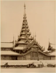 De Myei-nan of Hoofdaudiencezaal in het paleis van Mandalay, Birma, eind 19e eeuw (albumineprint)
