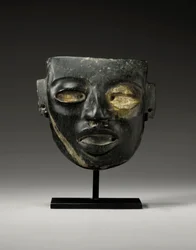 Een stenen masker uit Teotihuacan, gesneden met het jeugdige gezicht van een dignitaris, ca. 450-650