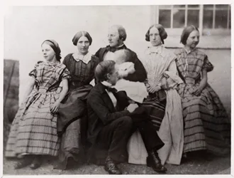Alexander Parkes, Engelse uitvinder en chemicus, met zijn familie, ca. 1870