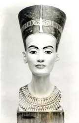 Buste van koningin Nefertiti, vooraanzicht, kopie van de buste in het Egyptisch Museum, SMPK, Berlijn