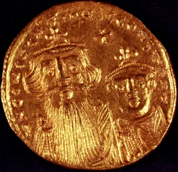Byzantijnse munt met afbeelding van keizer