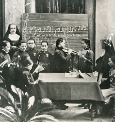 Kerstliedrepetitie in een Franse missie in China, begin twintigste eeuw