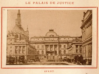 Commune van Parijs (1871): uitzicht op het Palais de Justice in Parijs voor de brand in mei 1871