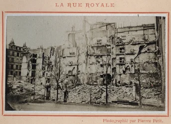 Commune van Parijs (1871): uitzicht op de ruïnes van de Rue Royale in Parijs in mei 1871