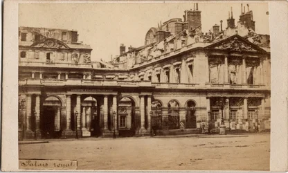 Commune van Parijs (1871): zicht op het Palais-Royal na de brand van mei 1871. Anonieme fotografie