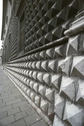 Detail van de gevel van Palazzo dei Diamanti, Ferrara, Italië