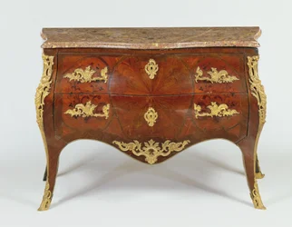 Franse serpentine commode met verguld bronzen beslag en marmeren blad, ca.1740