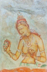 Fresco; vrouw met blote borsten en bloemen; Apsara; UNESCO Werelderfgoed; Sigiriya; Sri Lanka; Azië