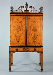 George III Craven kabinet, satijnhout en marqueterie, op standaard