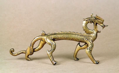 Vergulde bronzen zeedraak, zes dynastieën periode