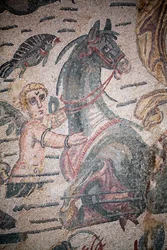 Zaal van Arion. Mariene scène. Zeedieren. Nereïden en tritons. 3e - 4e eeuw. Romeinse Villa van de Casale, Sicilië. UNESCO-site.