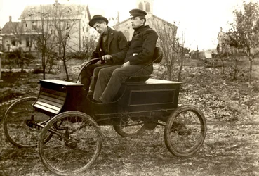 Hull Brothers Automobiel, Verenigde Staten, ca. 1903 (zwart-wit foto)