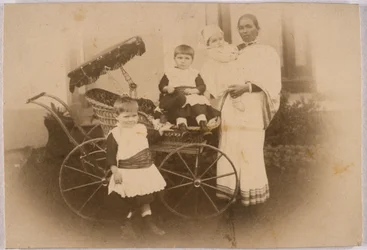 Indiase ayah met haar Europese kinderen, ca. 1870