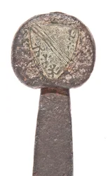 Laatmiddeleeuws zwaard, met oudere Vikingblad en dragend de wapens van de De Bohun familie, Graven van Hereford en Essex, 11e - 14e eeuw