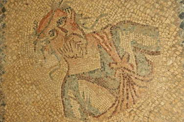 Libië, Romeins mozaïek van oude man met baard en krans