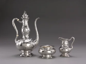 Martelé koffieservice: koffiepot, ca. 1900-1910