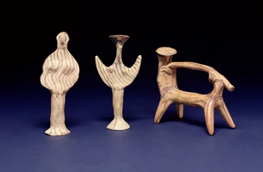 Myceense Groep: Twee Phi-Figuren, een Kar met een Ruiter Onder een Parasol