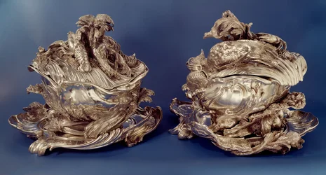 Paar soepterrines gemaakt voor de hertogin van Kingston door Juste Aurele Meissonier