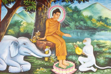 Preah Prom Rath Klooster. Leven van de Boeddha. Siddhartha Gautama met de toegewijde olifant en aap, Siem Reap, Cambodja